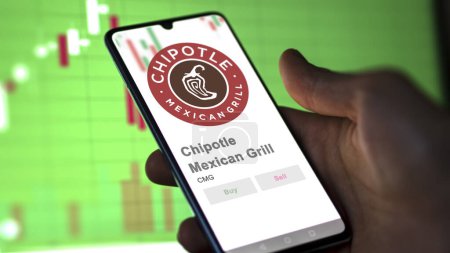 Téléchargez les photos : 04 avril 2024. Le logo de Chipotle Mexican Grill sur l'écran d'un échange. Chipotle Mexican Grill stocks de prix, $CMG sur un appareil. - en image libre de droit