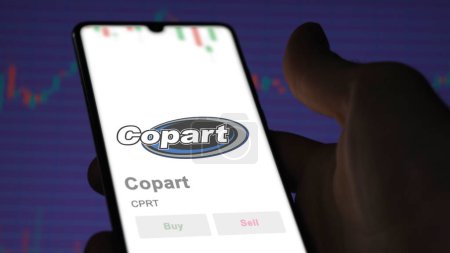 Téléchargez les photos : 04 avril 2024. Le logo de Copart sur l'écran d'un échange. Stocks de prix Copart, $CPRT sur un appareil. - en image libre de droit