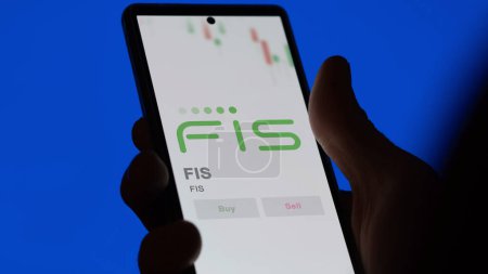 Téléchargez les photos : 04 avril 2024. Le logo de la FIS sur l'écran d'un échange. Stocks de prix FIS, $FIS sur un appareil. - en image libre de droit