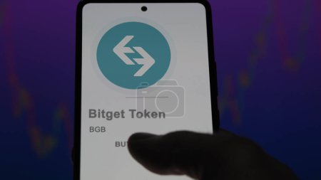 Téléchargez les photos : Gros plan sur le logo de (BGB) Bitget Token sur l'écran d'un échange. (BGB) Bitget Token actions de prix, $BGB sur un appareil. - en image libre de droit
