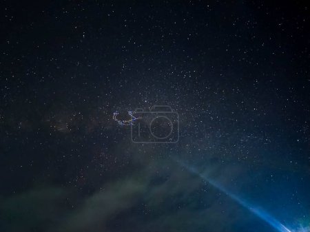 Téléchargez les photos : Landscape wallpapers space Beautiful Night sky with starlight and kite light rays, Indonesia - en image libre de droit