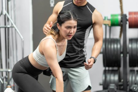 Téléchargez les photos : Asian men and women Have a strong body, good health, love to exercise. They are exercising together at the gym having fun. - en image libre de droit