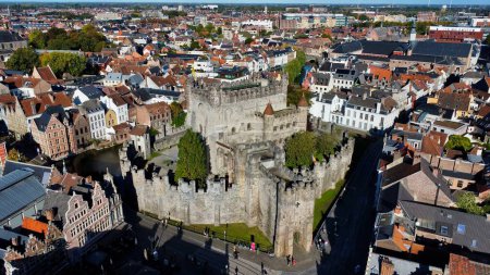 Foto de Drone foto castillo de los condes de flandes, Gravensteen Gante Bélgica europa - Imagen libre de derechos