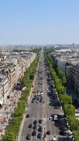 Téléchargez les photos : Drone photo avenue Champs-Elysées Paris France europe - en image libre de droit
