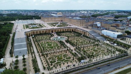 Foto de Drone photo Palacio de Versalles, castillo de Versalles Francia europa - Imagen libre de derechos