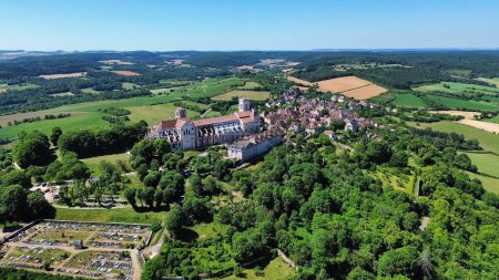 Téléchargez les photos : Drone photo Vezelay France europe - en image libre de droit