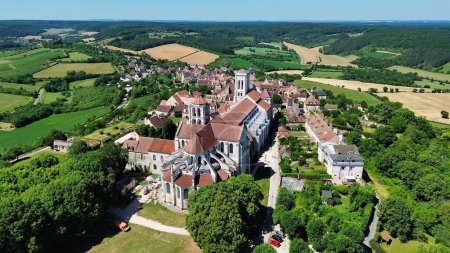 Téléchargez les photos : Drone photo Abbaye de Vezelay, Basilique de Vezelay France europe - en image libre de droit