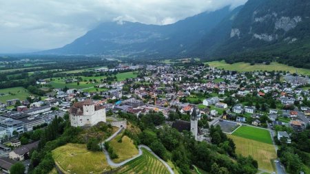Téléchargez les photos : Drone photo Château de Gutenberg Liechtenstein europe - en image libre de droit