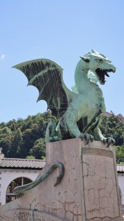 Téléchargez les photos : Drone photo pont du dragon, Zmajski plupart Ljubljana Slovénie europe - en image libre de droit