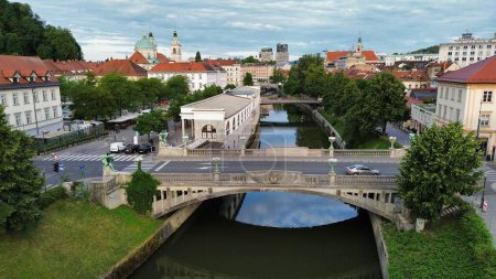 Téléchargez les photos : Drone photo pont du dragon, Zmajski plupart Ljubljana Slovénie europe - en image libre de droit