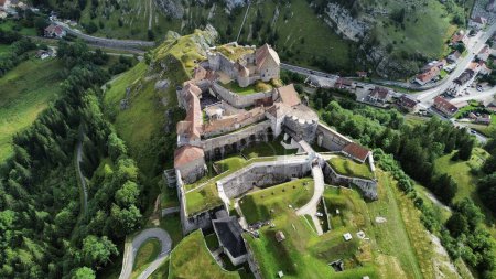 Foto de Drone foto joux castle, chateau de joux jura france europe - Imagen libre de derechos