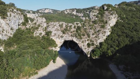 Téléchargez les photos : Drone photo Pont d'arc Ardèche france europe - en image libre de droit