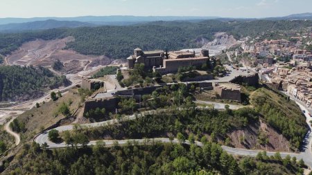 Téléchargez les photos : Drone photo Château de Cardona, Castell de Cardona espagne europe - en image libre de droit