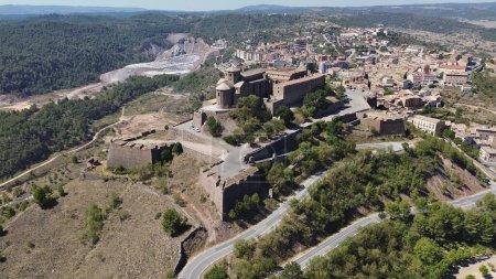 Téléchargez les photos : Drone photo Château de Cardona, Castell de Cardona espagne europe - en image libre de droit