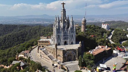 Foto de Drone photo Templo del Sagrado Corazón de Jesús, Templo Expiatori del Sagrat Cor tibidabo barcelona españa europa - Imagen libre de derechos