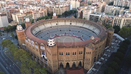 Téléchargez les photos : Drone photo La Monumental Arena barcelona espagne europe - en image libre de droit
