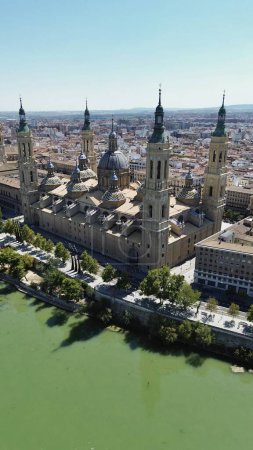 Téléchargez les photos : Drone photo Basilique Notre-Dame du Pilier, basilique de Nuestra Seora del Pilar zaragoza espagne europe - en image libre de droit