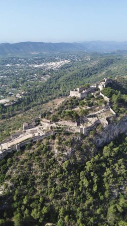 Téléchargez les photos : Drone photo Xativa château, Castell de Xativa espagne europe - en image libre de droit