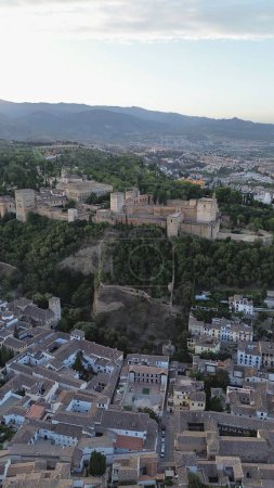 Téléchargez les photos : Photo du drone Alhambra granada espagne europe - en image libre de droit
