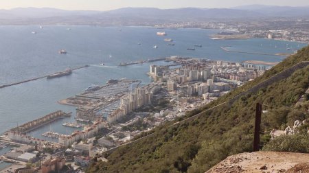 Téléchargez les photos : Drone photo rocher de Gibraltar Royaume-Uni Europe - en image libre de droit