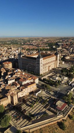 Téléchargez les photos : Photo du drone Toledo Alcazar, Alcazar de Toledo Espagne europe - en image libre de droit