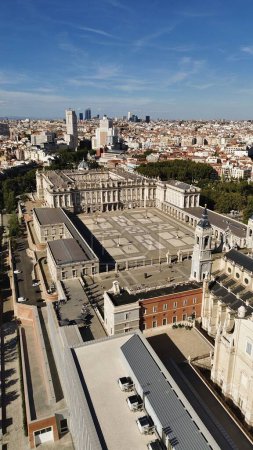Téléchargez les photos : Drone photo Palais Royal de Madrid, palacio real de Madrid espagne europe - en image libre de droit