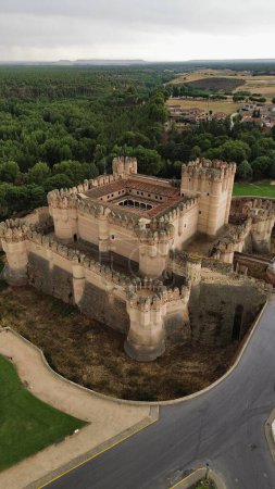 Téléchargez les photos : Drone photo château de coca, Castillo de coca espagne europe - en image libre de droit
