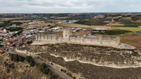 Téléchargez les photos : Drone photo Château de Penafiel, Castillo de Penafiel Espagne Europe - en image libre de droit
