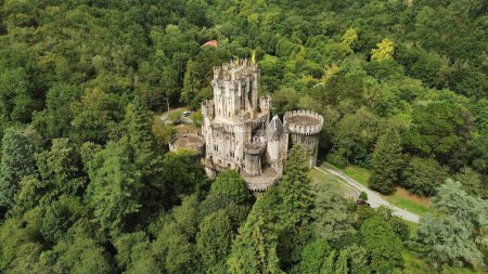 Téléchargez les photos : Drone photo Château de Butron, Castillo de butron espagne europe - en image libre de droit