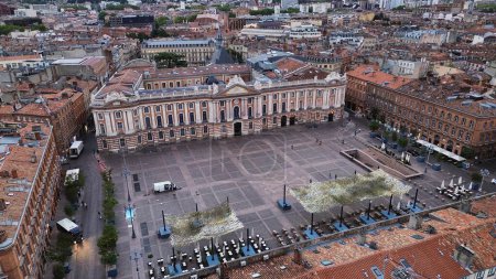 Foto de Drone photo capitole square, Place du Capitole Toulouse francia europa - Imagen libre de derechos