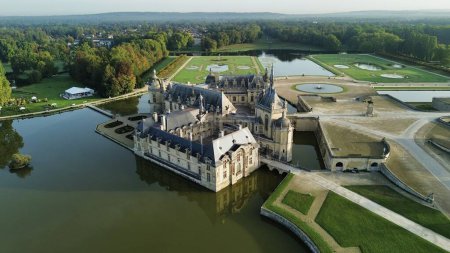 Foto de Drone foto chantilly castillo, chateau de chantilly france europe - Imagen libre de derechos