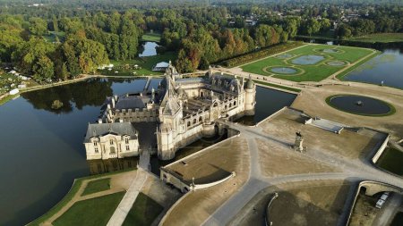 Foto de Drone foto chantilly castillo, chateau de chantilly france europe - Imagen libre de derechos