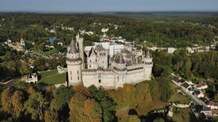 Foto de Drone foto Pierrefonds castillo, Chateau de Pierrefonds france europe - Imagen libre de derechos