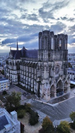 Téléchargez les photos : Drone photo Cathédrale Notre-Dame de Reims France Europe - en image libre de droit