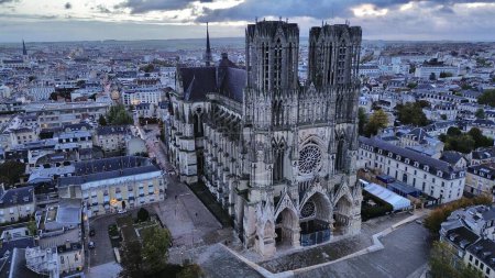 Téléchargez les photos : Drone photo Cathédrale Notre-Dame Reims France Europe - en image libre de droit