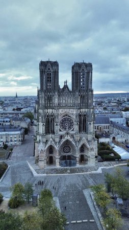 Téléchargez les photos : Drone photo Cathédrale Notre-Dame Reims France Europe - en image libre de droit