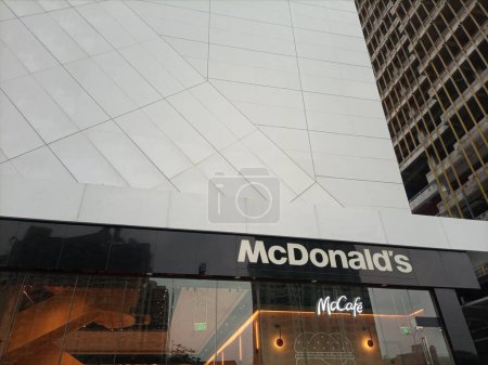 Téléchargez les photos : McDonald's Delight - Modern Food Corner - Modern City Outlet - en image libre de droit