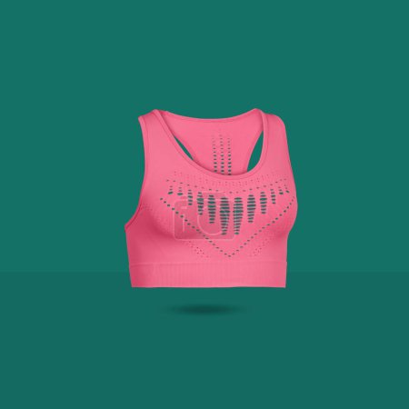 Foto de Ropa mujer jogging camisa aislado en fondo con recorte camino - Imagen libre de derechos