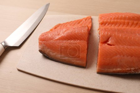 Téléchargez les photos : Filet de saumon aux épices - en image libre de droit