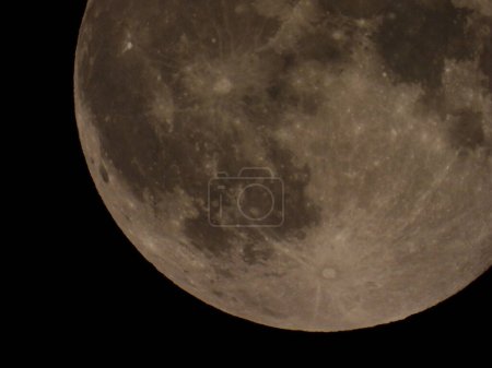 Foto de Una foto muy detallada de la superficie de la Luna tomada de la Tierra - Imagen libre de derechos