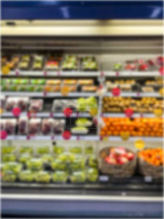 Foto de Supermercado de desenfoque abstracto, zona de frutas y verduras frescas para el fondo - Imagen libre de derechos