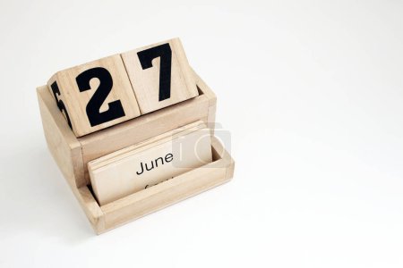 Foto de Calendario perpetuo de madera que muestra el 27 de junio - Imagen libre de derechos