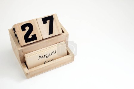 Foto de Calendario perpetuo de madera que muestra el 27 de agosto - Imagen libre de derechos