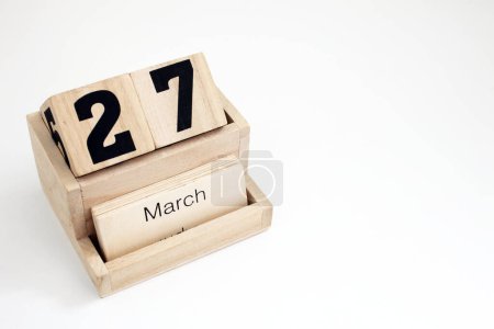 Foto de Calendario perpetuo de madera que muestra el 27 de marzo - Imagen libre de derechos