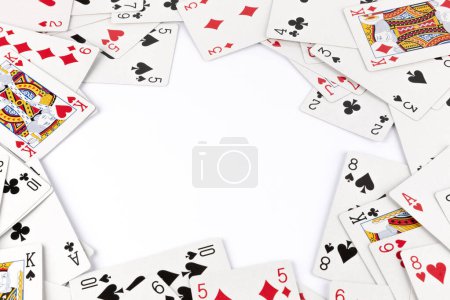Téléchargez les photos : Poker cartes fond sur blanc - en image libre de droit