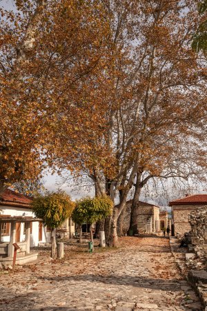 Foto de Stratonikeia es una de las raras ciudades antiguas donde la arquitectura mariana, romana y otomana se entrelazan. - Imagen libre de derechos