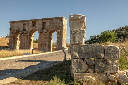 Die antike Stadt Patara liegt im heutigen Dorf Gelemis am südwestlichen Ende des Xanthos-Tals zwischen Fethiye und Kalkan und ist eine der wichtigsten und ältesten Städte Lykiens..