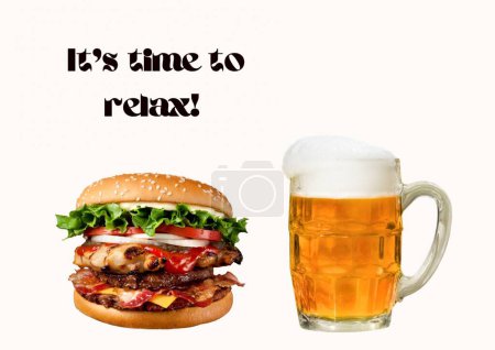 Foto de Gran hamburguesa sabrosa con cerveza y texto SU TIEMPO DE RELAJAR sobre fondo claro - Imagen libre de derechos