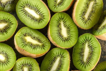 Téléchargez les photos : Gros plan succulent sur les fruits Kiwi fraîchement coupés dans une résolution 4K brillante - en image libre de droit