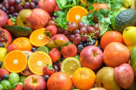 Foto de Vibrante primer plano de surtidos de frutas frescas mezcladas en exquisita resolución 4K - Imagen libre de derechos